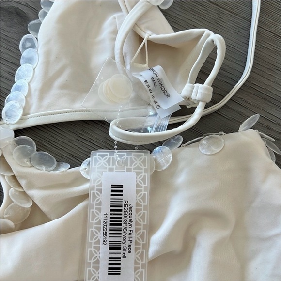 Devon Windsor Jacquelyn full piece in ivory shell - Picture 4 of 5